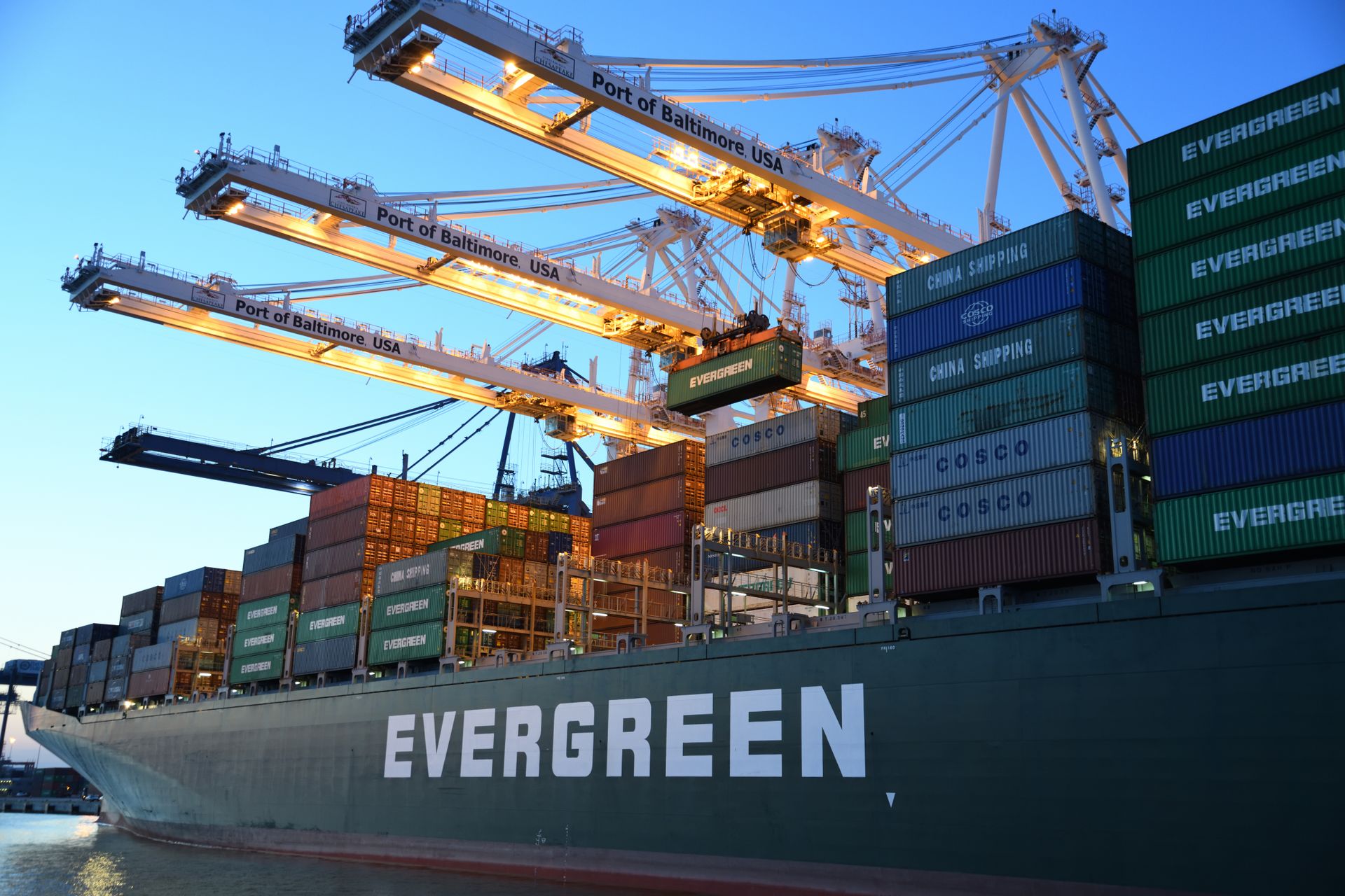 Container vessel loading at berth